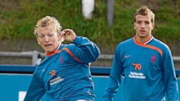 <b>MENTALIZADOS. </b>Oijer, Kuyt y Van der Vaart, en la sesión de ayer.