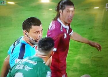 El duro encontrón de 'Pajarito' Valdés con Donoso en la final