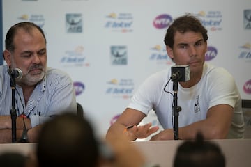 Photo during the Press Conference Rafael Nadal (SPA) Retires from AMT 2018 due to injury, Acapulco, Guerrero

Foto durante la COnferencia de Prensa Rafael Nadal (SPA) Se retira del AMT 2018 por lesion, Acapulco, Guerrero, en la foto: Raul Zurutuza y Rafael Nadal (SPPA)

27/02/2018/MEXSPORT.