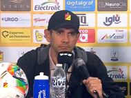 Arturo Reyes cuestionó el arbitraje tras perder ante Llaneros: criticó la roja a Gustavo Torres y el penal sancionado al rival en el debut de la Liga BetPlay.