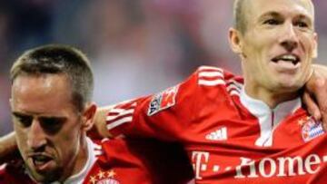 Robben, junto a Ribéry.