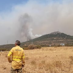 El incendio de Cáceres se acerca a la central nuclear de Almaraz