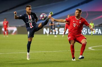 Neymar y Niklas Sule.