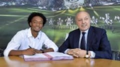 Juan Guillermo Cuadrado firma con la Juventus hasta 2016