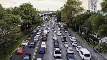 Hoy No Circula prohíbe transitar a autos con engomado azul en calles y avenidas de CDMX y EDOMEX para el viernes 25 de julio del 2025.