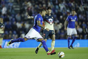 Este jueves, cementeros y Águilas se enfrascaron en el duelo de ida de los Cuartos de Final. Aquí te dejamos las mejores postales que dejó el encuentro.