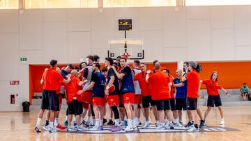 Scariolo comienza a preparar el Preolímpico con 15 jugadores y la sub-20