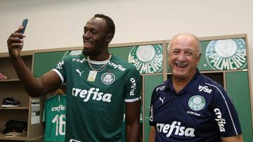 El velocista y futbolista jamaiquino, Usain Bolt, se unió al entrenamiento del Palmeiras de Brasil en donde se encontró con el ex seleccionador brasileño, Scolari.