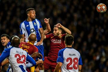 Militao durante un partido de Champions League contra la Roma
