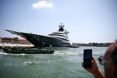 Jeff Bezos forced to make changes to wedding plans: Venice residents preparing prestests against Amazon founder
