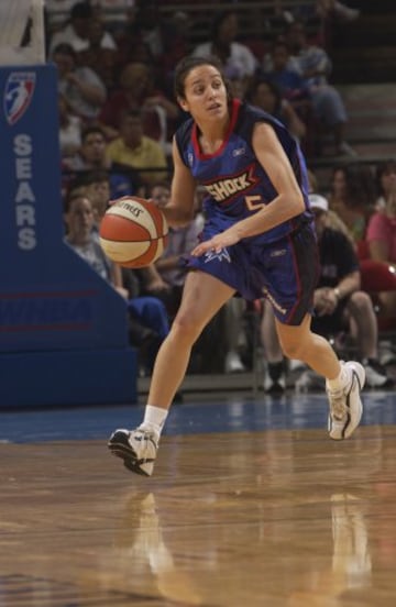 BEGOÑA GARCÍA. En el verano de 2002, jugó ocho partidos con las Detroit Shock tras haber brillado en España con el Yaya María. La base promedió 1 punto y 1,1 asistencias en 8 minutos de juego.