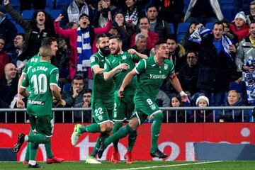 Los jugadores del Legan&eacute;s celebran el gol de Gabriel en el Bernab&eacute;u.