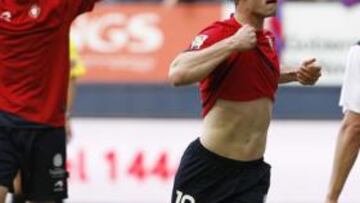 Kike Sola celebra su gol.