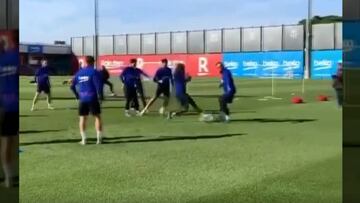 El notable túnel de Vidal a Umtiti que sacó risas en Barcelona