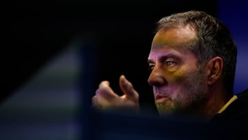BARCELONA, 29/03/2025.- El entrenador del FC Barcelona, Hansi Flick, durante la rueda de prensa posterior al entrenamiento del equipo azulgrana, este sábado, en Sant Joan d'Espi, en preparación al partido de liga contra el Girona este domingo. EFE/Alberto Estévez