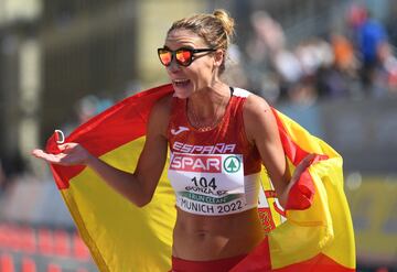 La otra alegría llegó por parte de la catalana Raquel González consiguiendo la plata en los 35 km marcha.