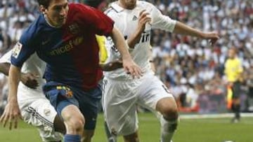 Con 21,9 puntos, el argentino desbanca a Cristiano Ronaldo, flamante fichaje del nuevo Real Madrid de Florentino Pérez, como jugador más mediático. El portugués, que obtuvo dicha distinción en el estudio del año pasado, obtuvo en esta ocasión 21 puntos. Ambos están muy por encima del otro fichaje ''blanco'', Kaká (14,6), de Rooney (11,9) o Torres (11,7).