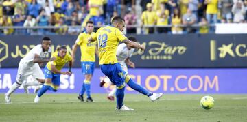 Andriy Lunin para el penalti lanzando por ?lvaro Negredo.