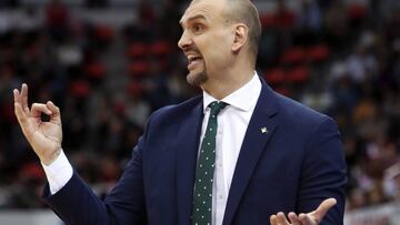 Tabak: "Quejarse de los árbitros funciona, qué vergüenza"