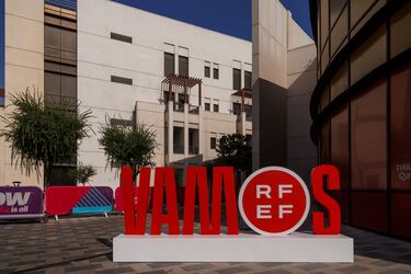 La selección ocupa la parte de la universidad dedicada a las residencias de los estudiantes que normalmente viven allí.