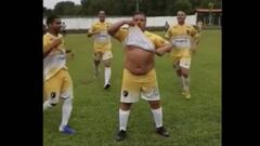 Marca un golazo y se cree CR7: Solo unos kilos de diferencia...