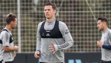 Santi Mina vuelve a entrenarse con el Celta tras enviar un burofax