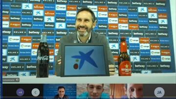 Vicente Moreno, entrenador del Espanyol, durante su charla con los RCDE Special.