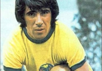 Carlos Reinoso es sin duda el extranjero más importante que ha vestido la playera del América motivo por el cual los aficionados de Pumas odian al maestro.