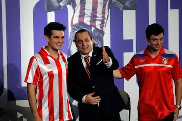 La leyenda rojiblanca, Paulo Futre, con sus hijos Fabio y Paulo.