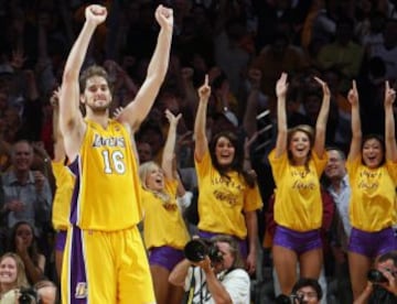 Pau lleg¨® a Los Angeles Lakers en 2008. Con el conjunto angelino gan¨® dos anillos de la NBA, el 2009 y 2010.