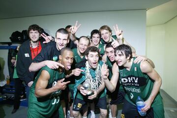 En 2004, Rudy Fernández fue el MVP de la Copa del Rey aunque su Joventut cayó en la final ante el Baskonia (81-77). Lo lograba con 19 años recién cumplidos y ya asentado en la élite del baloncesto español (ese verano debutaría con la Selección en los Juegos de Atenas). Cuatro años después de aquello, ambos equipos volvieron a encontrarse en la final del torneo, que se disputó en Vitoria. Rudy fue de nuevo el mejor (32 puntos en la final), pero el título, esta vez, se fue para Badalona, para 'la Penya de la doble R' (Rudy y Ricky), aunque sería Demond Mallet quien certificó el triunfo con dos tiros libres (80-82).