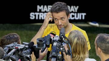 Jolyon Palmer, piloto de Renault, atendiendo a la prensa en Singapur.