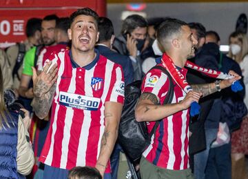 Seguidores y jugadores del Atltico celebran LaLiga