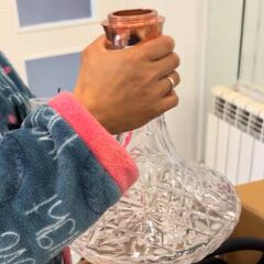 Compra un jarrón de 10 euros y lo que encuentra dentro de la caja provoca 2 millones de visualizaciones: “Vaya chollo, no le quites la ilusión”