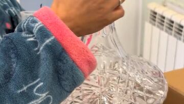 Compra un jarrón de 10 euros y lo que encuentra dentro de la caja provoca 2 millones de visualizaciones: “Vaya chollo, no le quites la ilusión”