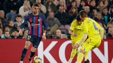 BARCELONA, SPAIN - FEBRUARY 19: (L-R) Ruben Alcaraz of Cadiz CF, Ferran Torres of FC Barcelona during the La Liga Santander match between FC Barcelona v Cadiz FC at the Spotify Camp Nou on February 19, 2023 in Barcelona Spain (Photo by David S. Bustamante/Soccrates/Getty Images)