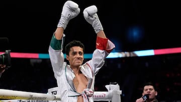 ‘Divino’ Espinoza sale victorioso ante Arnold Khegai