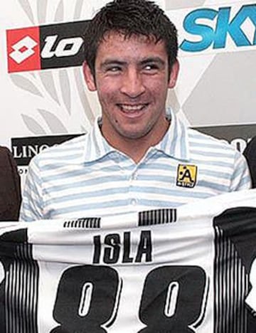 Mauricio Isla llegó el 2007, sin jugar un minuto en la Primera División de Chile. Estuvo cinco temporadas y conformó uno de los mejores Udinese de la historia.