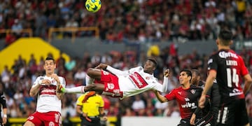 Áviles Hurtado golazo de chilena en el Jalisco contra el Atlas, en abril de este año.