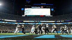 Derek Carr #4 of the New Orleans Saints hands the ball offsides to Tony Jones Jr. #34