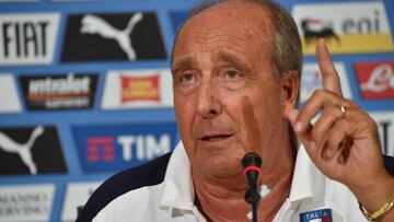 El seleccionador italiano, Gian Piero Ventura, ofrece una rueda de prensa en el Centro Coverciano de Florencia (Italia).