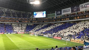 La afición tardó en llegar al Gigante de Acero, pero conforme fue avanzando el juego, el estadio se vio con una mejor entrada.