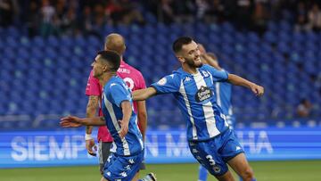 Villares, celebrando el 1-0 junto a Lapeña.