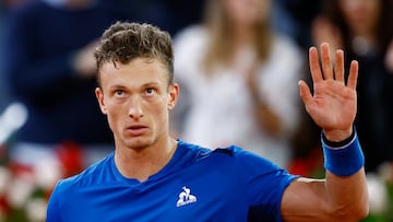 Tennis - Madrid Open - Park Manzanares, Madrid, Spain - April 30, 2024 Czech Republic's Jiri Lehecka celebrates winning his round of 16 match against Spain's Rafael Nadal REUTERS/Susana Vera