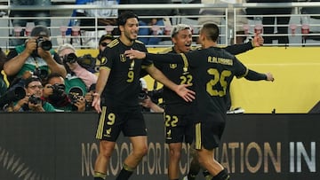 Jul 2, 2025; Santa Clara, California, USA; Mexico forward Raul Jimenez (9) celebrates with teammates after scoring a goal against Honduras in the second half during a semifinal match of the 2025 Gold Cup at Levi's Stadium. Mandatory Credit: David Gonzales-Imagn Images