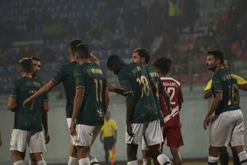 El Cacereño celebra uno de sus goles en el segundo amistoso, que ganó 2-1. 