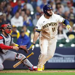 El mexicano Rowdy Tellez lidera primeras bajas de los Milwaukee Brewers para 2024