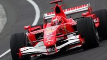 <b>DOMINIO ROJO.</b> Ferrari consigue el doblete en Indianapolis y Schumacher se acerca al lider del Mundial, Fernando Alonso.