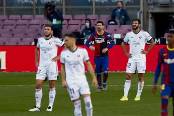 El delantero argentino del Fútbol Club Barcelona homenajeó a Diego Armando Maradona en el cuarto gol del club catalán con la camiseta de Newell's. Elástica que vistió el '10'.