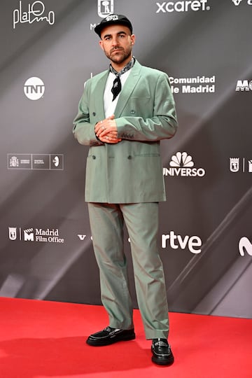 Nil Moliner posa en la alfombra roja.